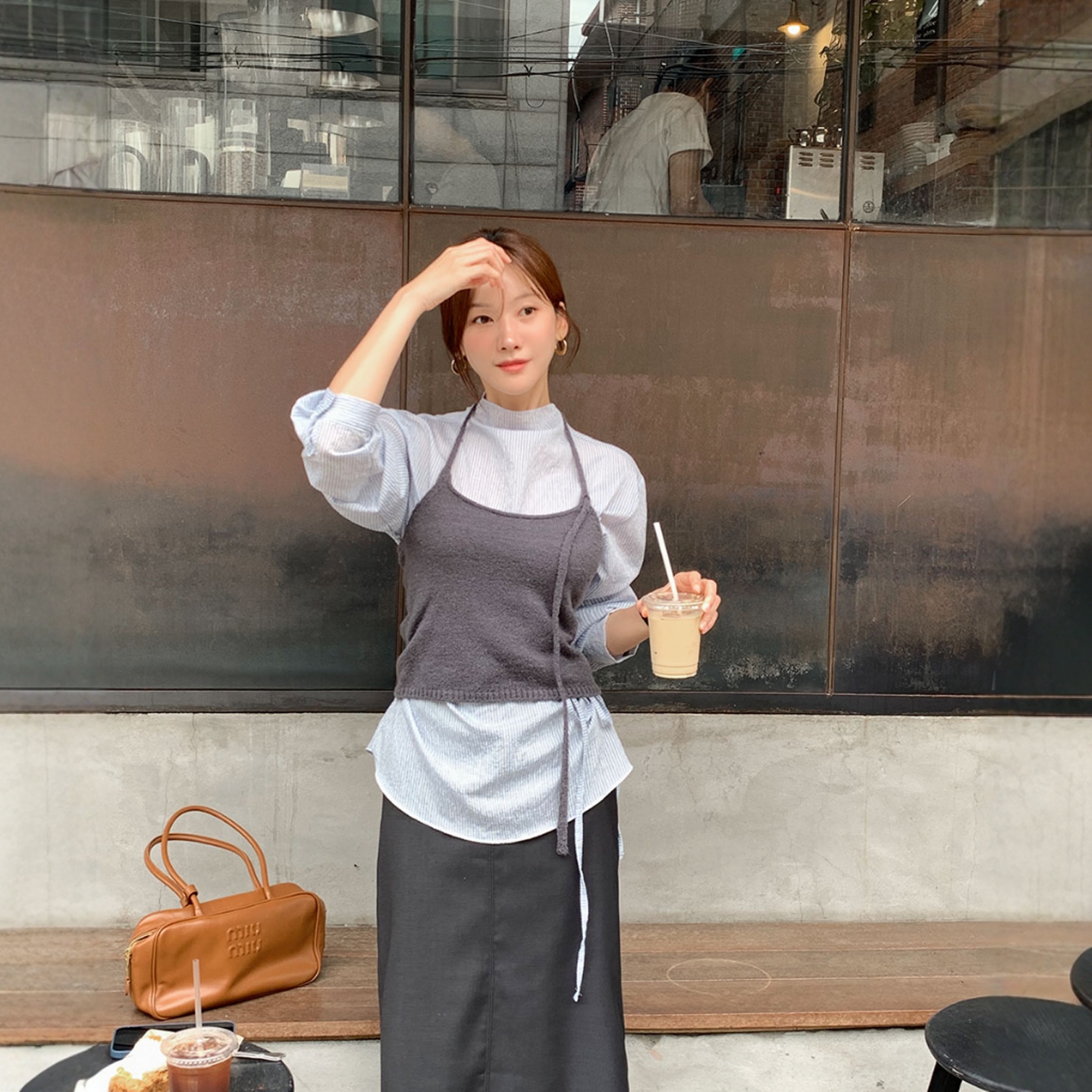 Haners家韩代购女时髦大气2025夏季新品洋气挂脖露背针织吊带外穿