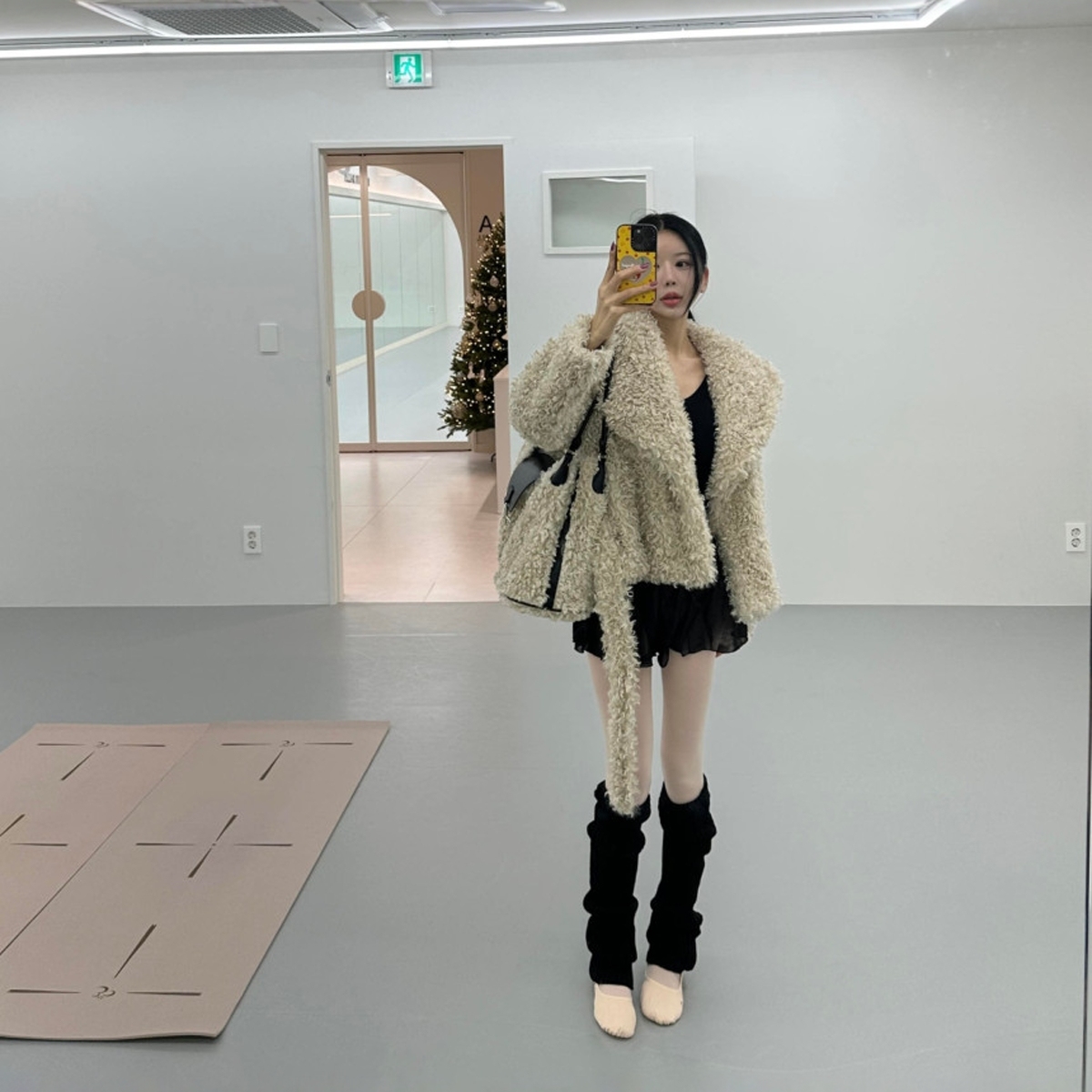 【设计师款】Haners家韩国代购女2025年冬甜美的大翻领毛绒绒外套