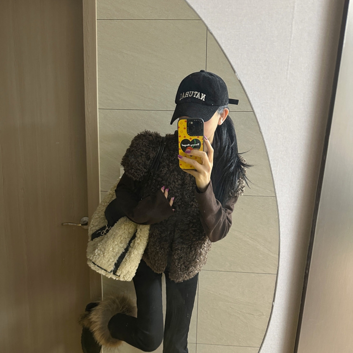 【设计师款】Haners家韩国代购女2025年冬季甜美的毛绒绒短袖外套