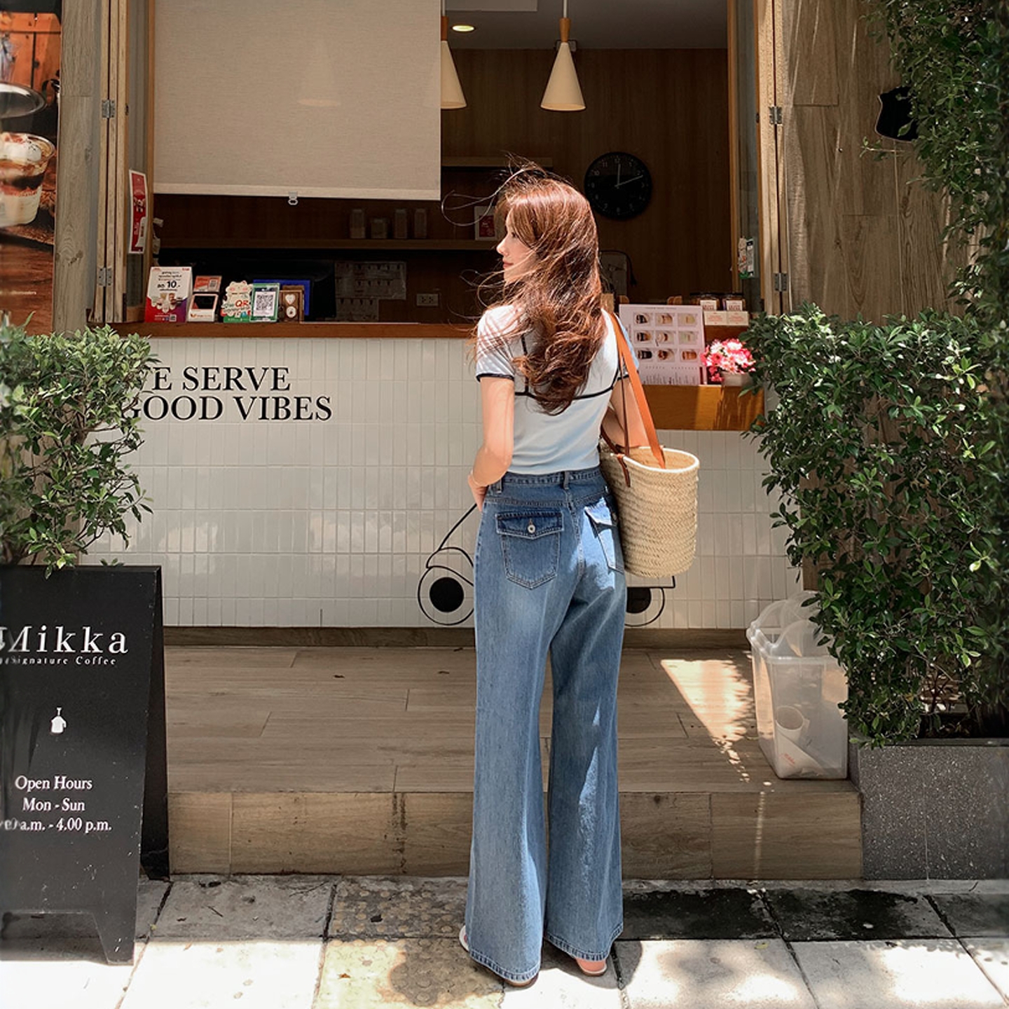 Haners家韩代购女时髦大气2025夏季新品蓝色百搭口袋直筒牛仔裤