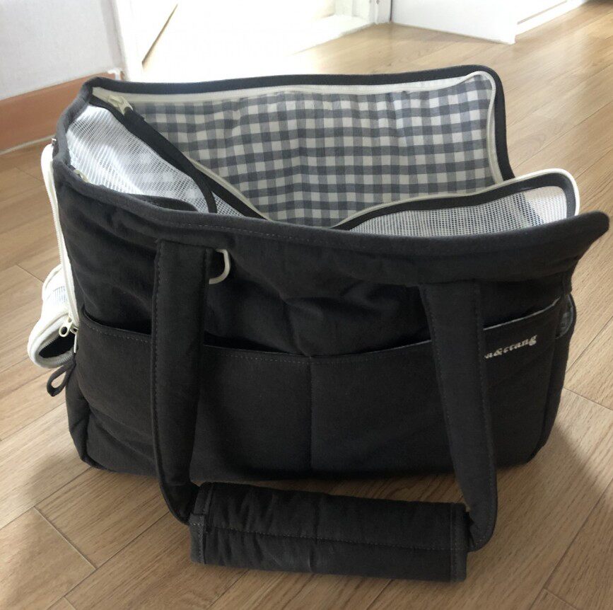 MEMORY PET KOREAN BA&TTANG PET OUT SOFT AND COMFORTABLE COTTON SHOULDER BAG