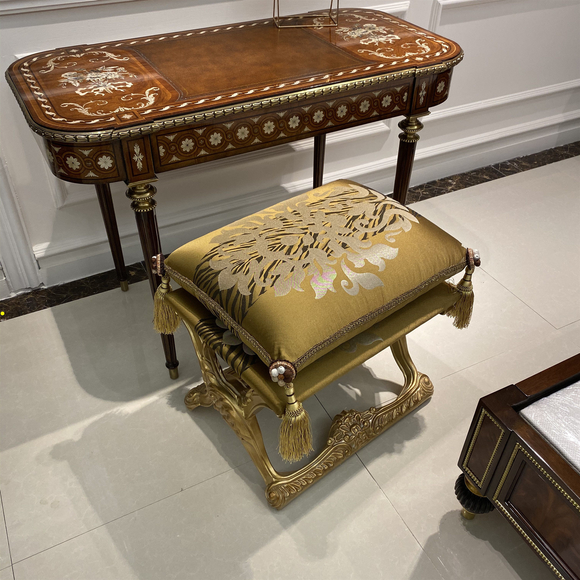 戴维斯亚历山大床尾凳 欧式奢华梳妆凳 别墅实木换鞋凳边凳脚踏凳