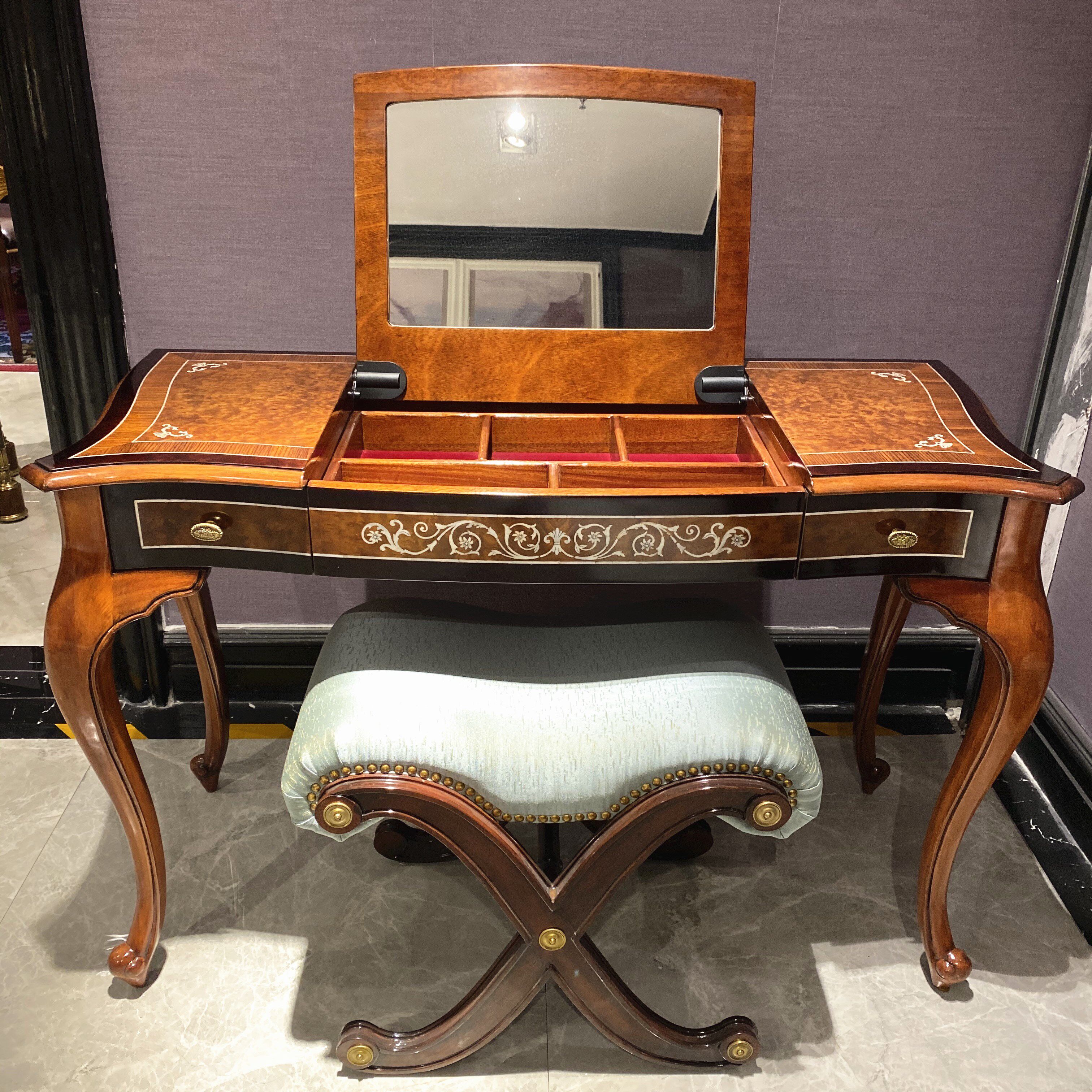 亚历山大古典精致翻盖欧式梳妆台