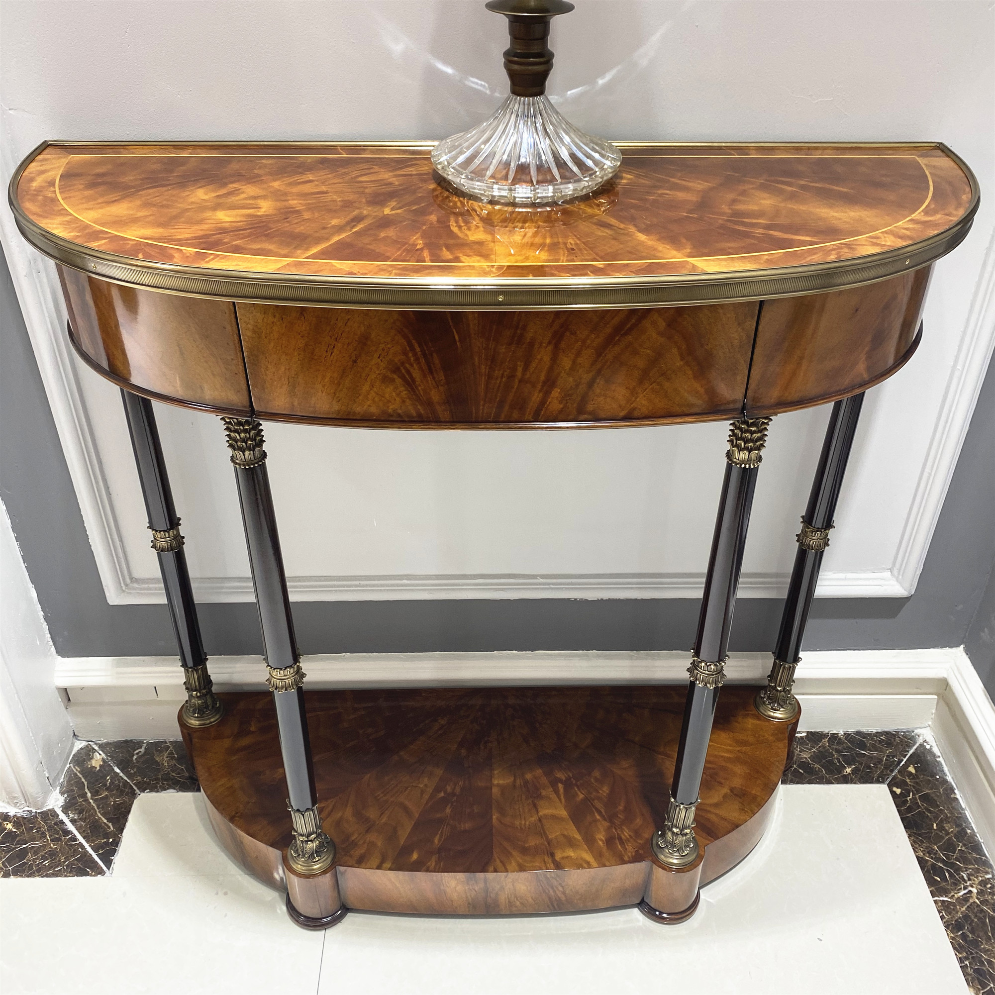 带黄铜装饰件欧式实木玄关柜