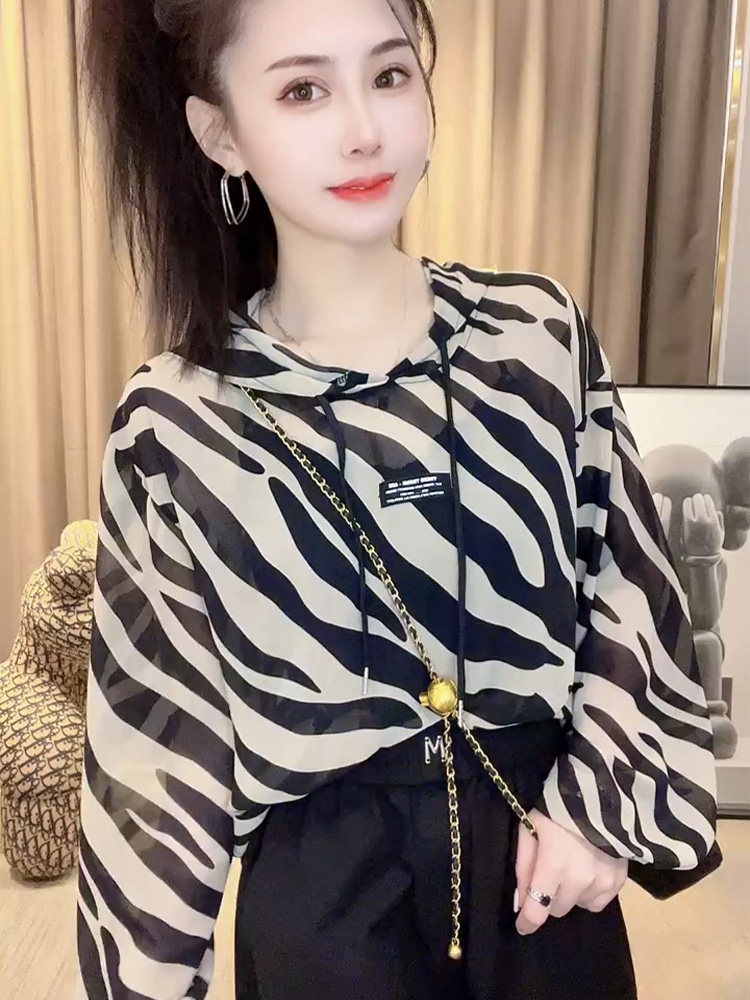 洋气斑马纹抽绳连帽长袖冰丝雪纺防晒衫女夏季宽松微透套头上衣潮
