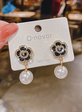 s925银针黑色玫瑰花耳环珍珠花朵耳钉耳饰气质高级感大气立体花瓣