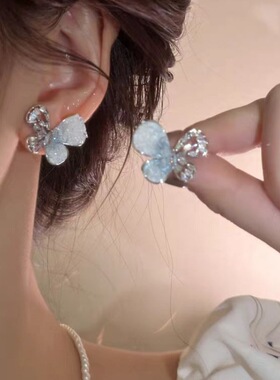 小清新蓝色蝴蝶水晶耳钉时尚高级感蝴蝶翩翩淑女气质温柔百搭耳饰