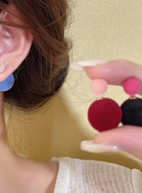 简约撞色植绒圆球饰品小众甜美双面大小球耳钉高级感可爱通勤耳饰