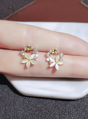 S925银针韩版简约小巧气质网时尚百搭猫眼石耳钉花瓣感红耳饰