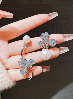 时尚蓝色水晶设计感耳环女不对称花朵ins小清新甜美耳钉耳饰