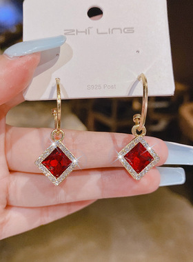S925银针2022新品菱形水晶耳环女红色蓝色方块气质韩国感耳钉潮女