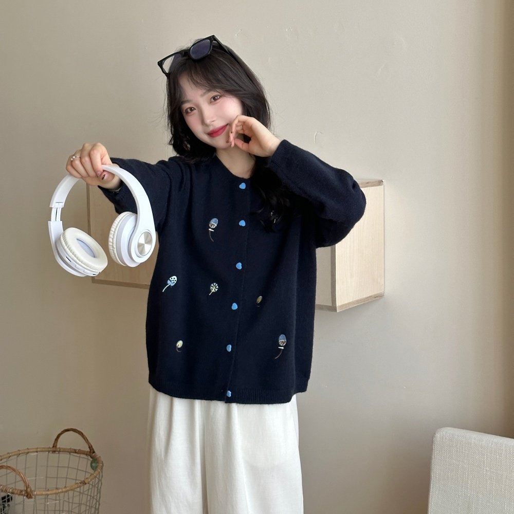 花路人 2025新款针织开衫别致刺绣甜美奶乖软妹风上衣设计感扣子