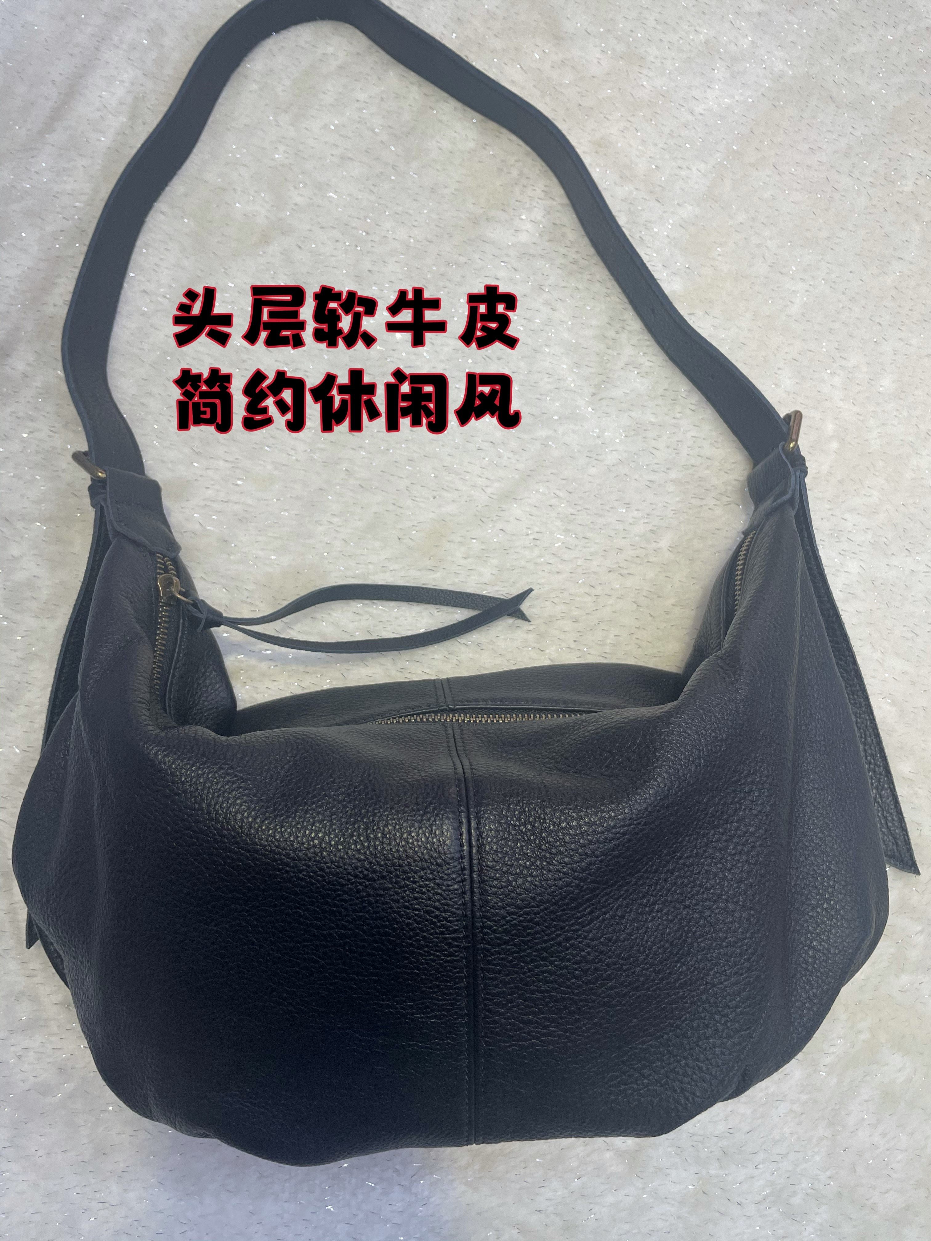 2026年小众设计头层牛皮休闲斜挎女包个性饺子包真皮大容量软皮包