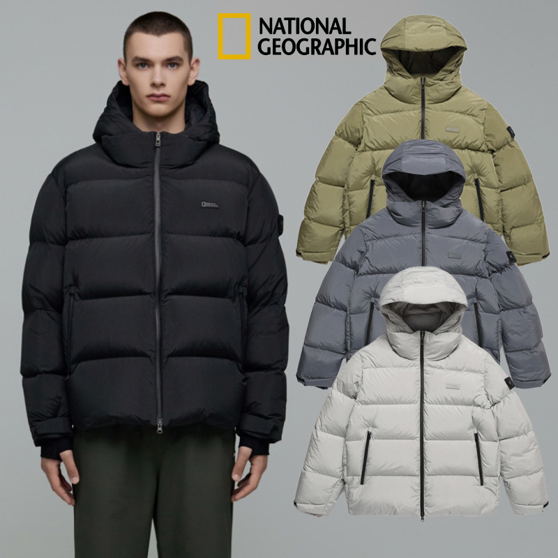 光泽感面料黑色连帽羽绒服男