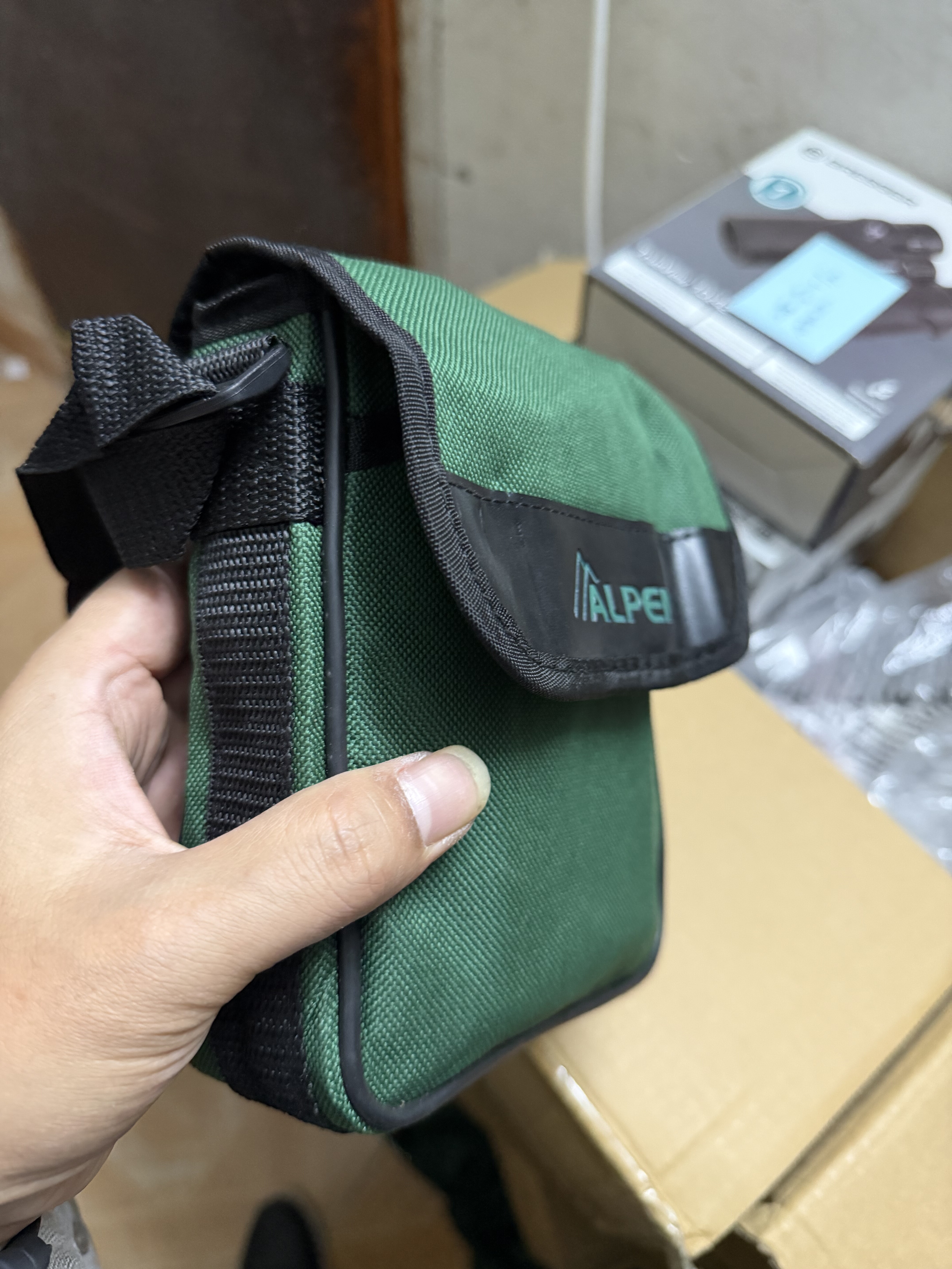 10×42/10×32望远镜背包 屋脊镜包日本（ALPEN）10×32的原厂包