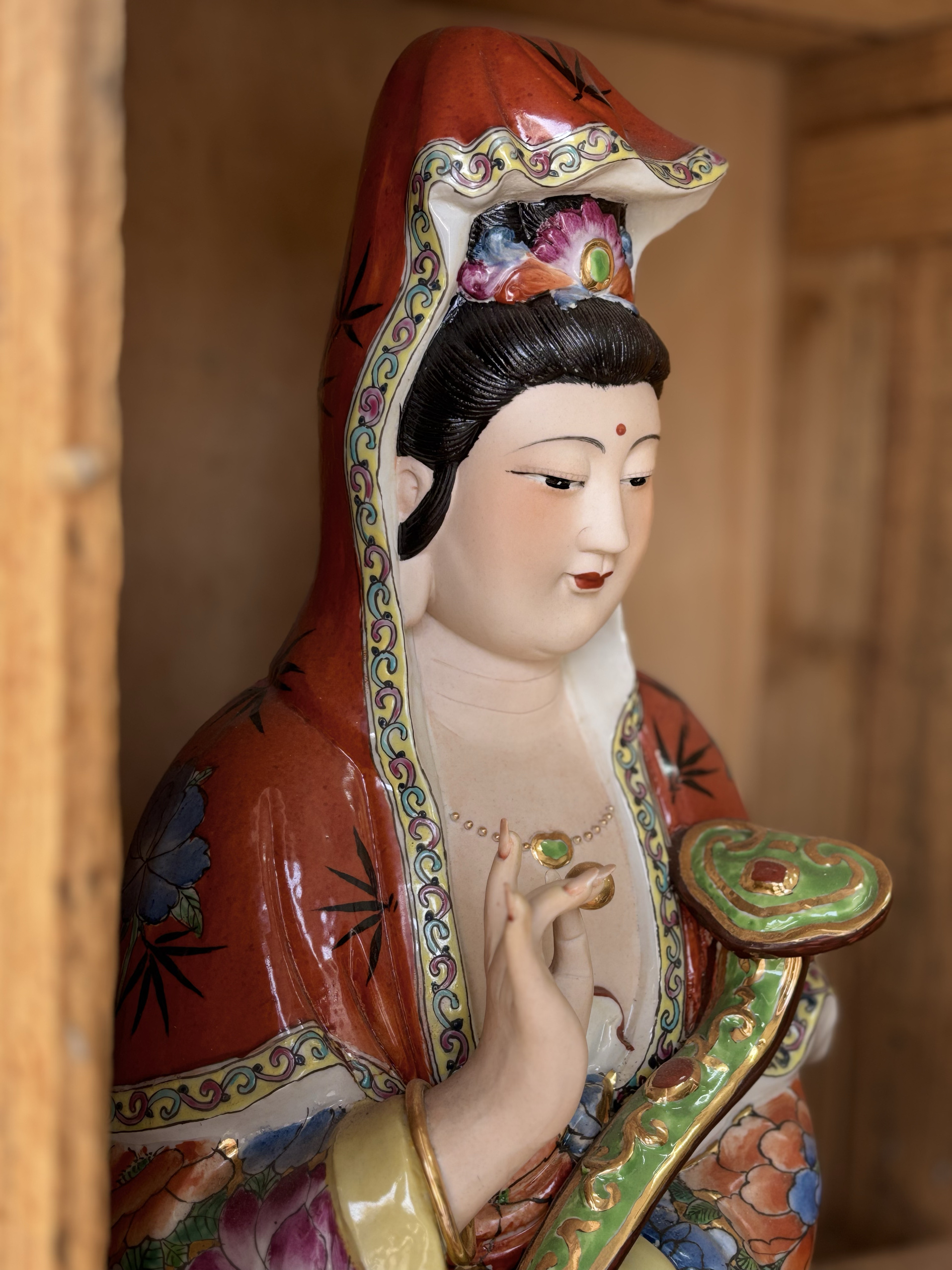 雕塑观音陶瓷佛像家用供奉摆件手绘万花站南海观世音菩萨像坐像80