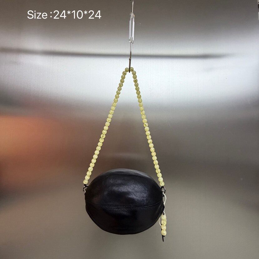 包包女2026新款牛皮串珠橄榄球包小圆包腋下包马鞍包单肩斜挎包潮