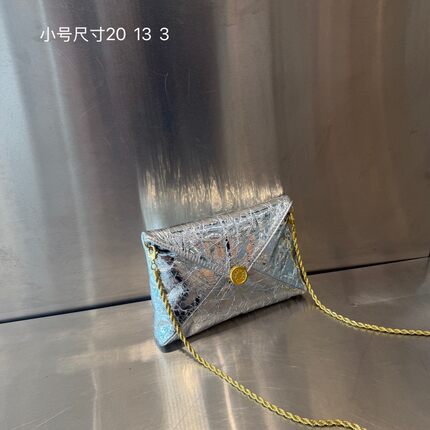 包包女2026新款网红牛皮复古链条信封小方包爆裂纹真皮单肩斜挎包