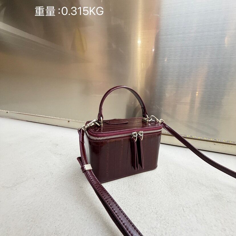 包包女2026新款网红牛皮复古鳄鱼纹盒子包手提小方包单肩斜挎包潮