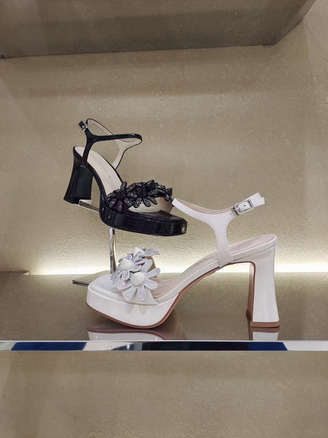 roberta 诺贝达女鞋 23夏季新款高跟凉鞋 rm238819