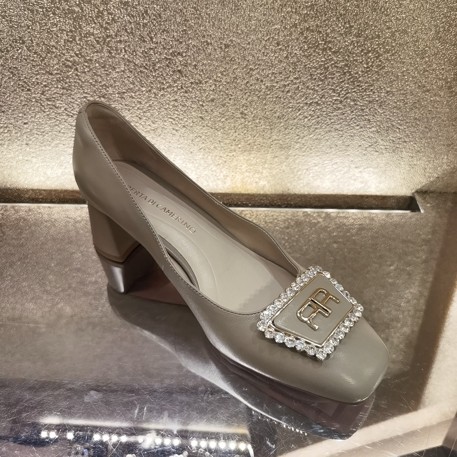 roberta诺贝达女鞋2023春季新款单鞋rs238818