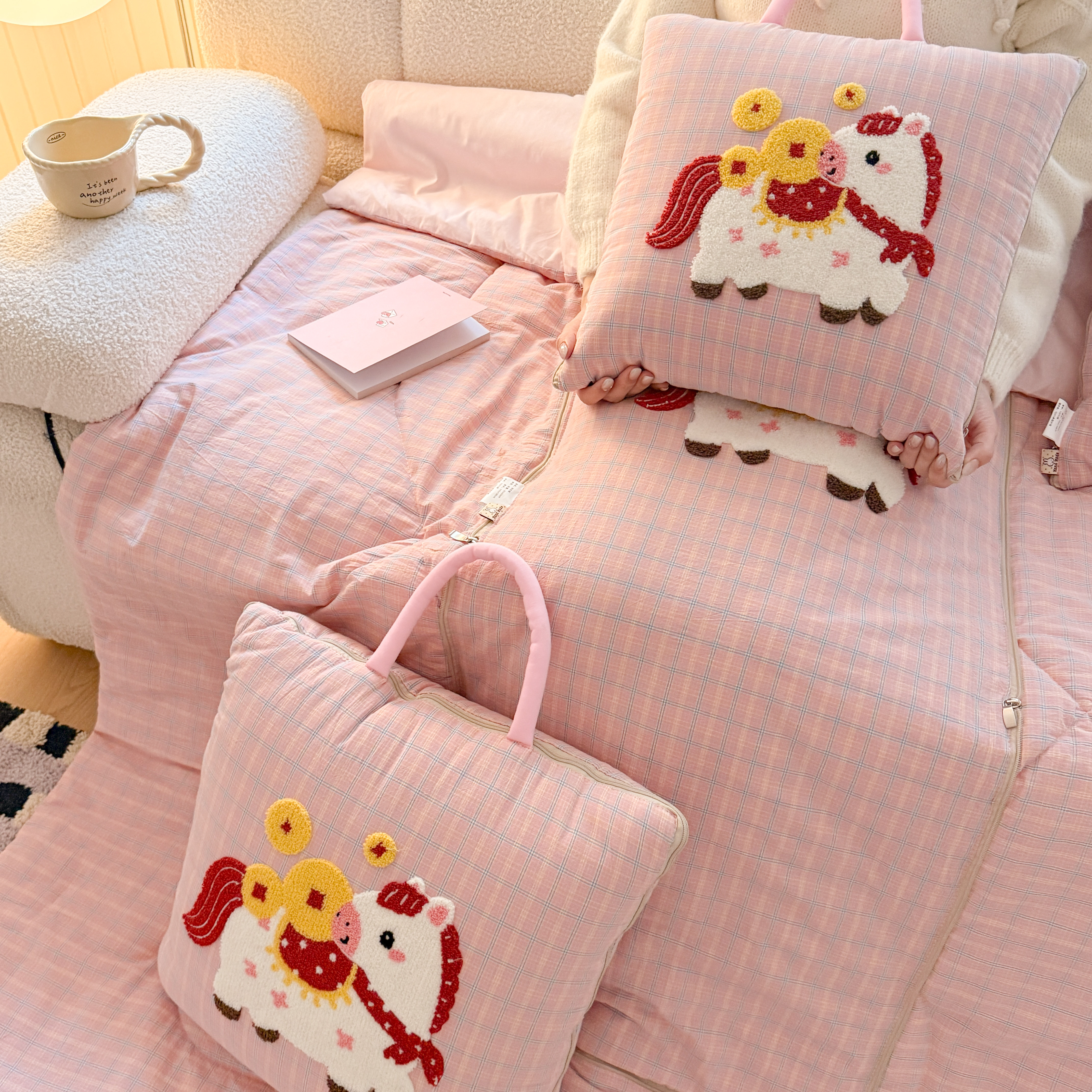 全棉手提抱枕被子二合一车子沙发盖毯可爱办公室学生宿舍午休薄被