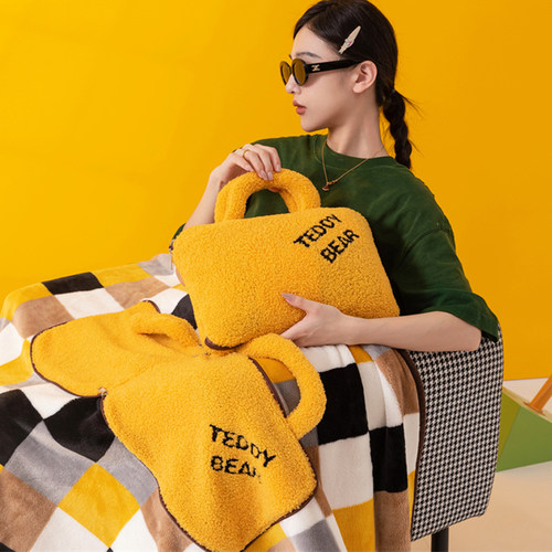 德洛娜泰迪熊联名抱枕毯子二合一