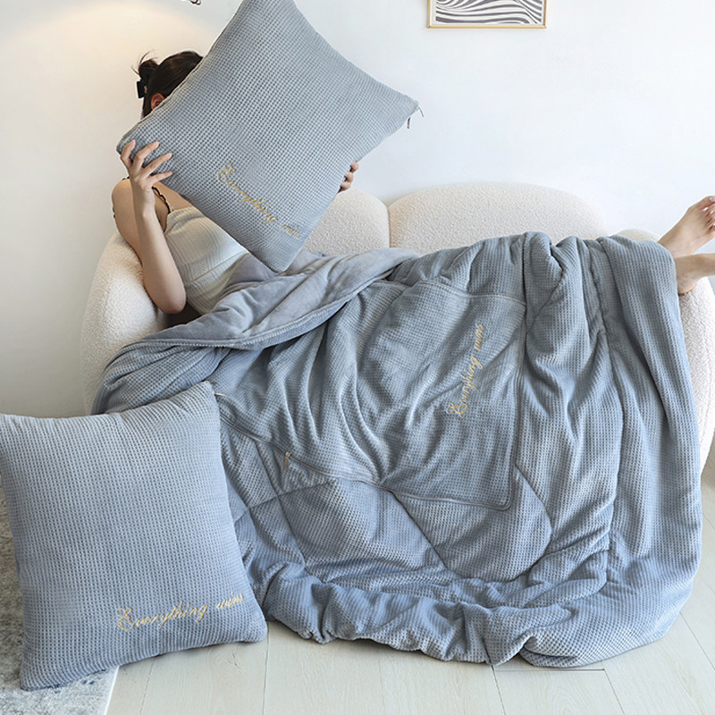 男士纯色抱枕被子两用冬季加厚午休毯办公室车载枕头沙发靠垫简约