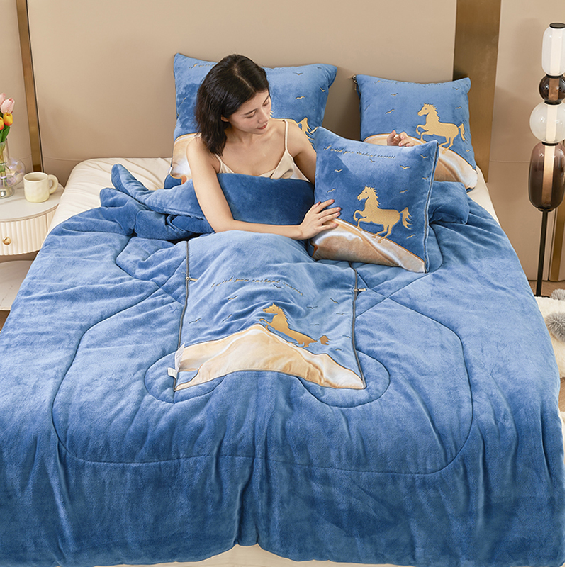 8斤超大超厚两用抱枕被午休毯冬