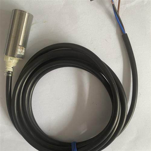 全新传感器 E2EH-X7B1 接近开关品质保证