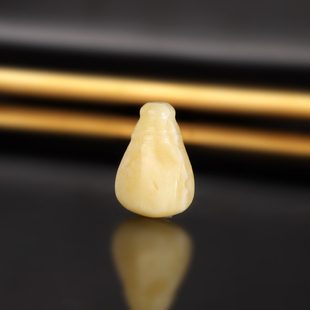 天然俄料蜜蜡白花三通 对孔11.3x18x9.4mm 2189号 佛头配珠