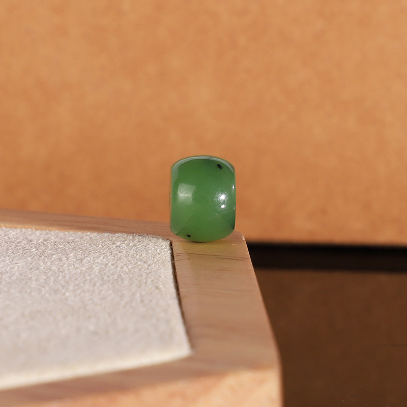 天然俄料乌兰海碧玉苹果绿直切散珠 10.5x7.8mm 2320号 精工配珠