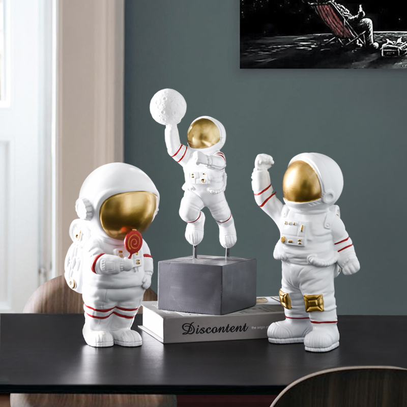 北欧轻奢宇航员摆件创意客厅办公室酒柜家居装饰品太空人儿童礼物