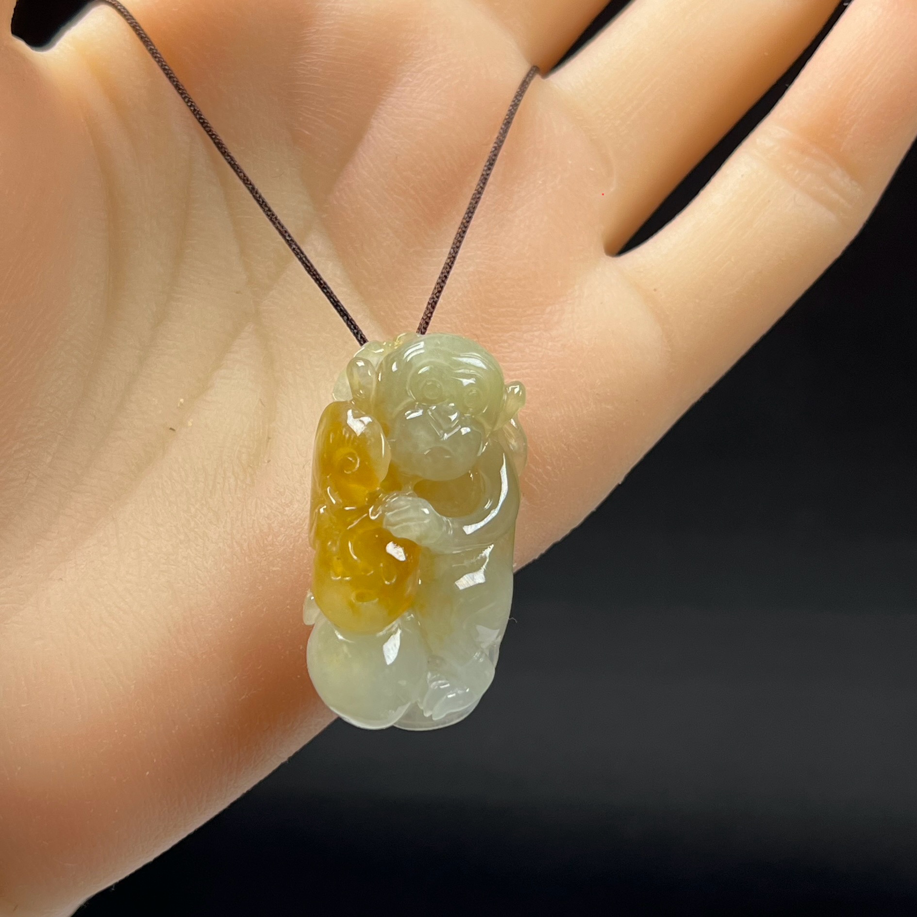 天然玉石缅甸翡翠玉精品珠宝黄翡俏色守候吊坠猴子献手毛衣链证书