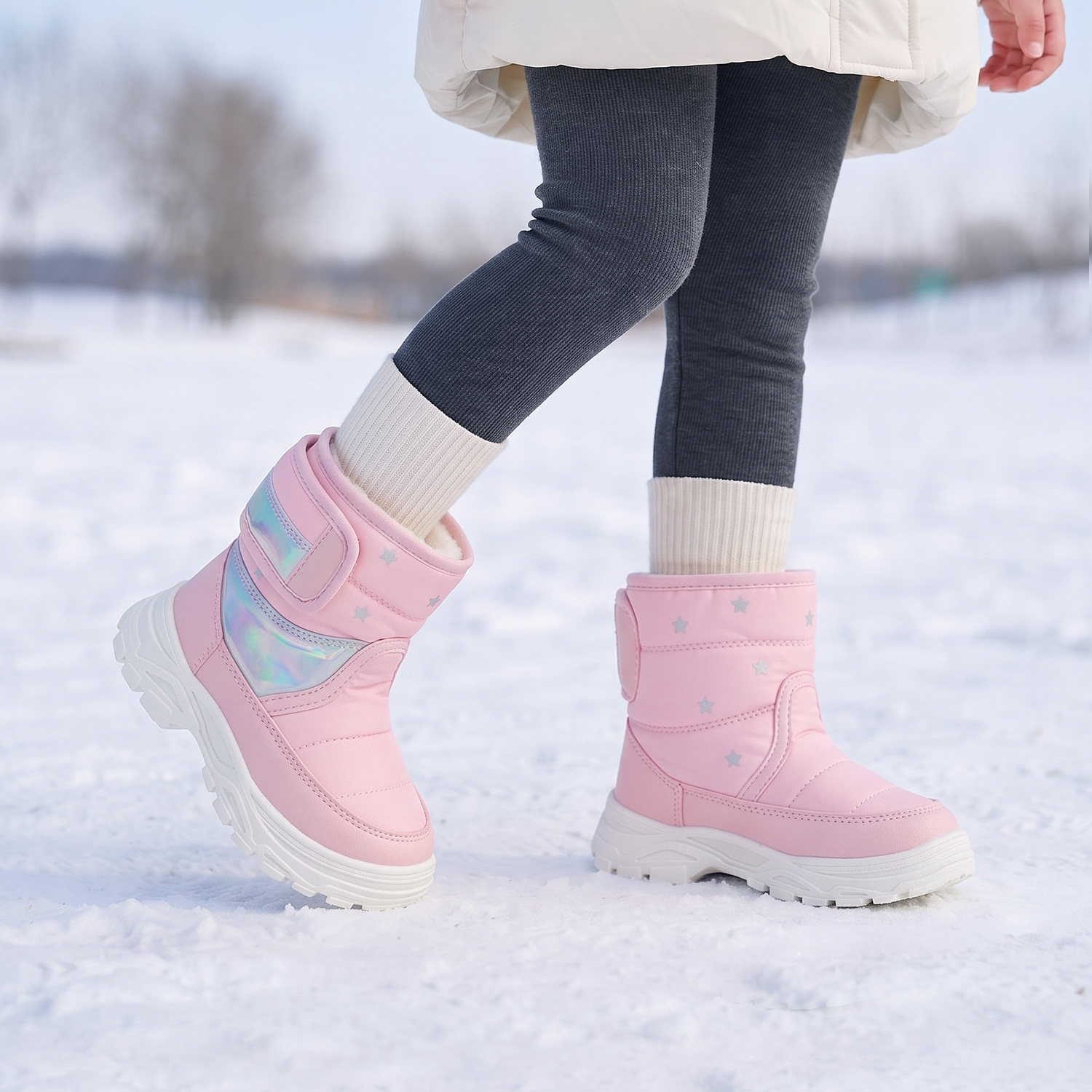 女童中筒加绒加厚防水防滑雪地靴