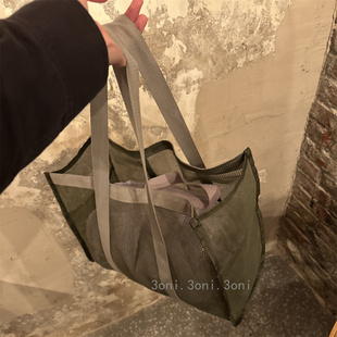 大容量沙滩手提袋 质感墨绿色透气单肩旅行包休闲健身购物袋