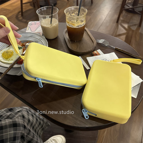 硅胶防水数据线护照手拿包