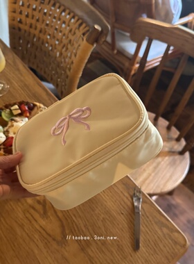 我真的要安利下这个化妆包！韩版刺绣蝴蝶结中小样化妆品旅游收纳