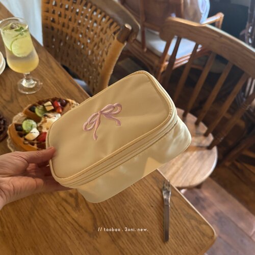 我真的要安利下这个化妆包！韩版刺绣蝴蝶结中小样化妆品旅游收纳