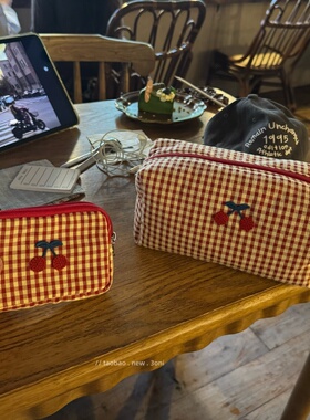 红了，樱桃～日系棉料红格子收纳袋～好看中小样化妆包ccd杂物包