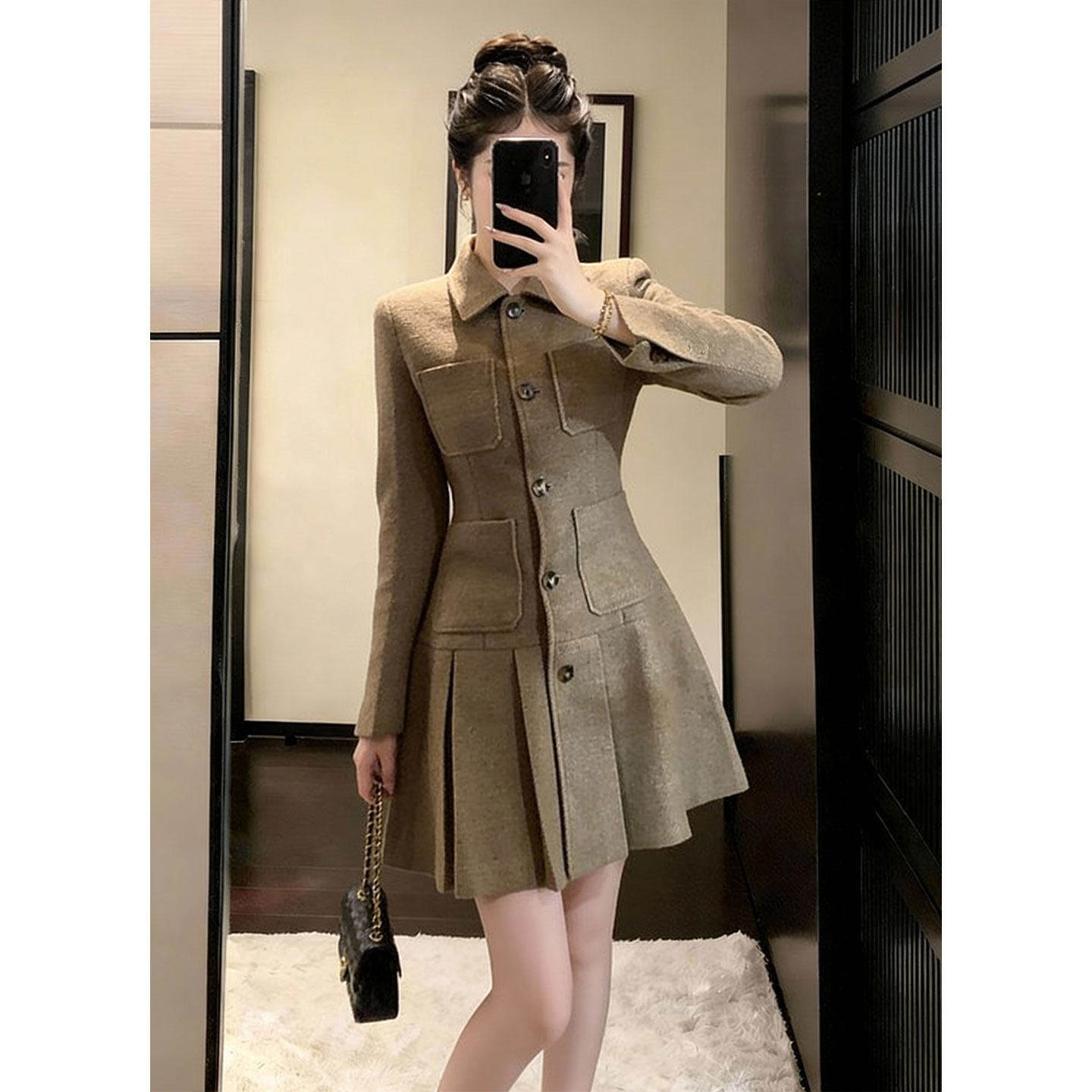 高智感穿搭感小香风漂亮独特收腰棕色百褶毛呢连衣裙子女初春