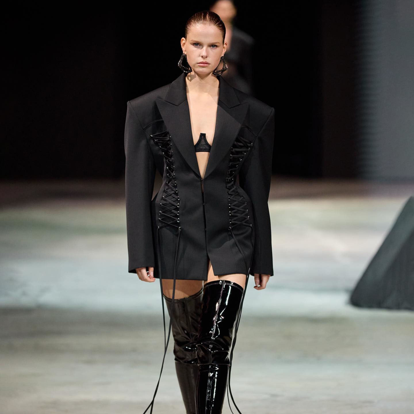 欧美高级感绑带收腰西装外套女气质小众设计感名媛修身宴会礼服裙