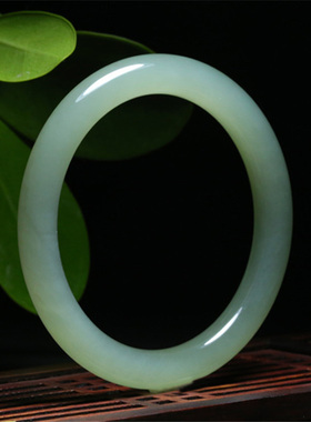 玉雕湾圆形手镯和田玉