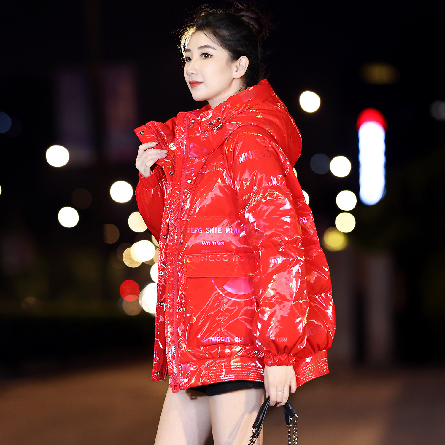 亮面红色连帽90白鸭绒羽绒服女