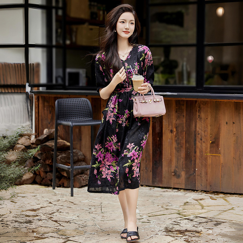 v领气质高级感碎花ModeFair