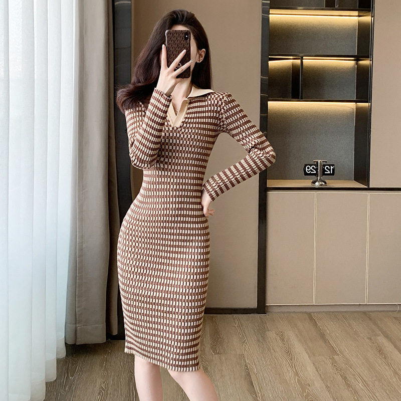 针织连衣裙女秋冬新款女法式复古打底小香风名媛显瘦包臀过膝长裙