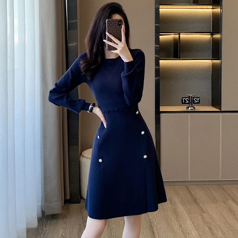 小香风新款高级感大衣内搭宝蓝色针织打底连衣裙子女秋A字毛衣裙
