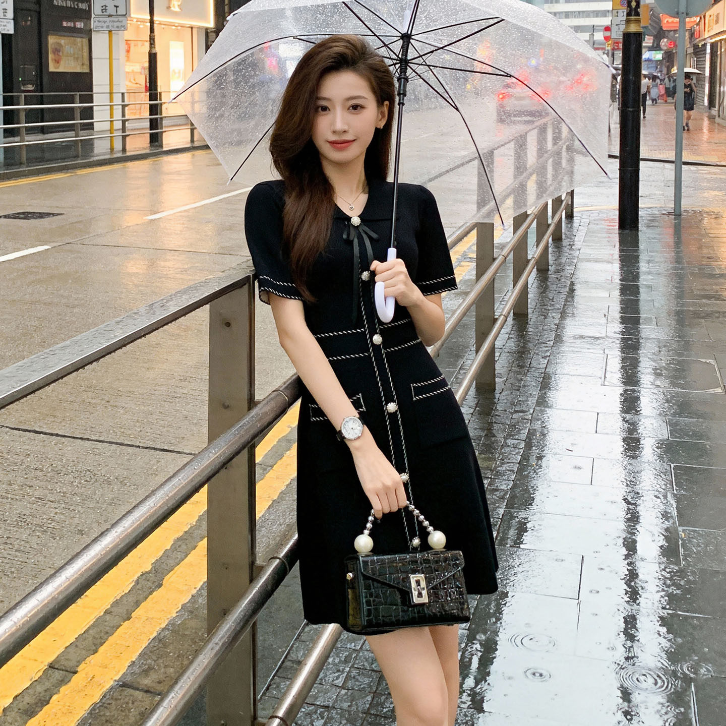 赫本风小黑裙女夏季新款短袖修身显瘦气质小香风冰丝针织连衣裙女