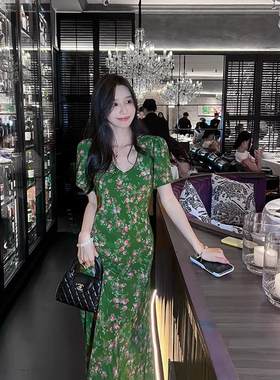 2026夏季新款时尚法式显瘦真丝碎花连衣裙女设计感桑蚕丝茶歇长裙