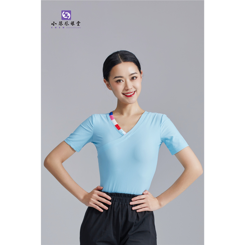 陈陈课堂民大藏族连体服